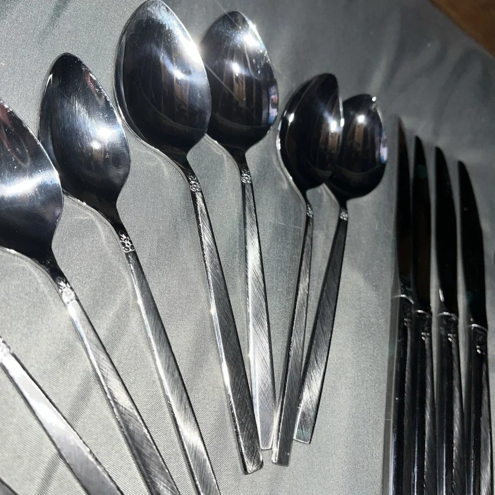 20 Piece SERVICE FOR 4 Oneida Ltd MELISSA Stainless Flatware Spoons Forks Knives